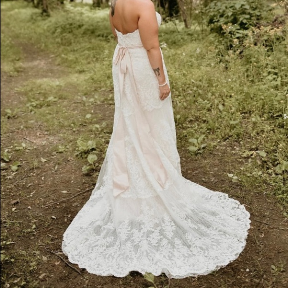 Beautiful wedding gown & accessories belt